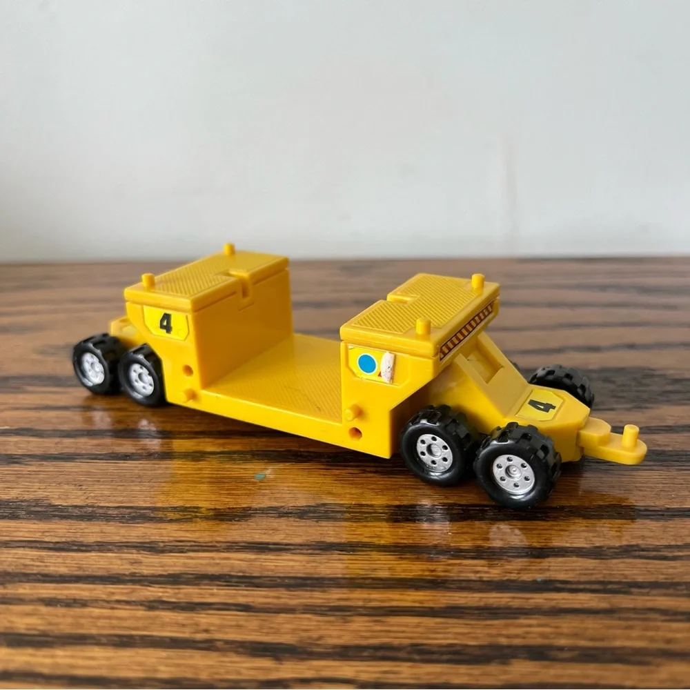 Vintage 1996 Hot Wheels Mega Rig Replacement Piece Part Trailer Wagon # 4 Yellow